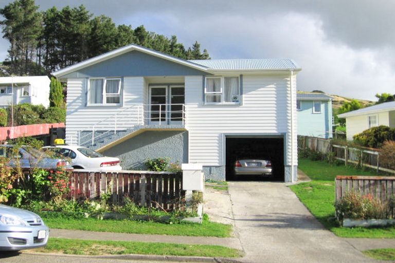 Photo of property in 12 Carnavon Place, Cannons Creek, Porirua, 5024