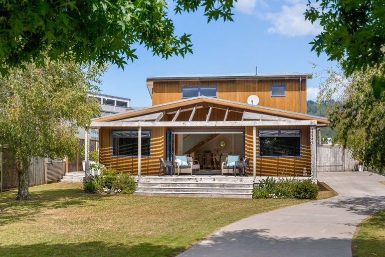 Photo of property in 210 Linton Crescent, Whangamata, 3620