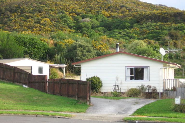 Photo of property in 21 Oaklands Grove, Clouston Park, Upper Hutt, 5018