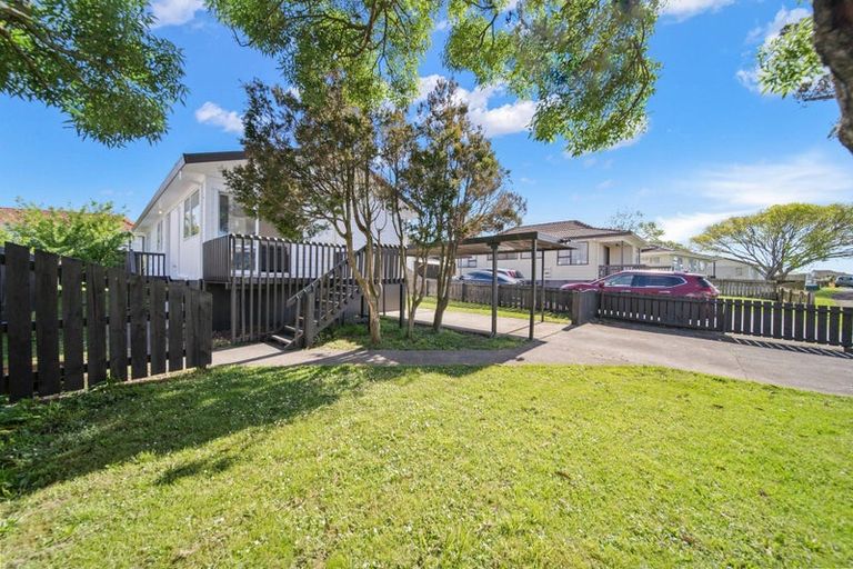 Photo of property in 3/10 Penion Drive, Flat Bush, Auckland, 2023