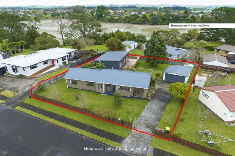Photo of property in 20 Harbour Crest Drive, Waiuku, 2123