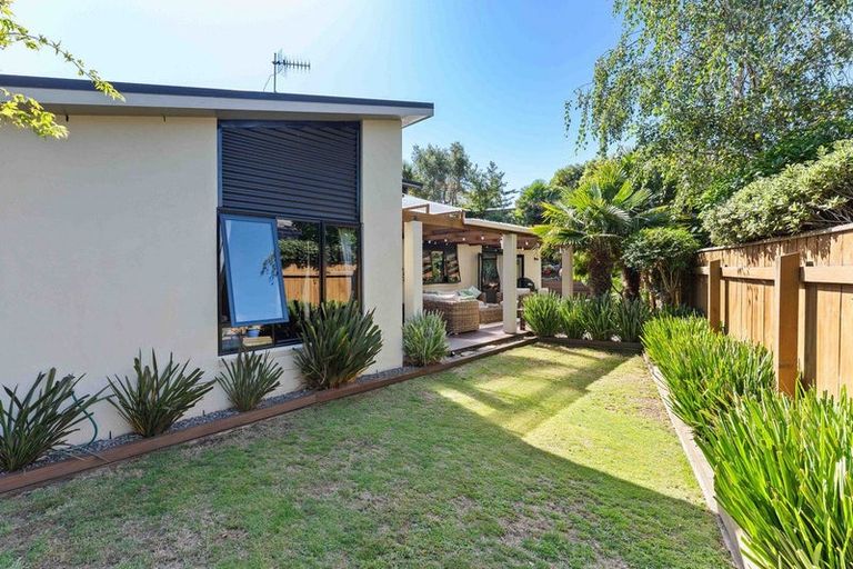 Photo of property in 5 Quadrant Heights, Paraparaumu, 5032