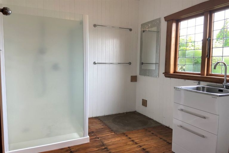 Photo of property in 12 Mangorei Road, Strandon, New Plymouth, 4312