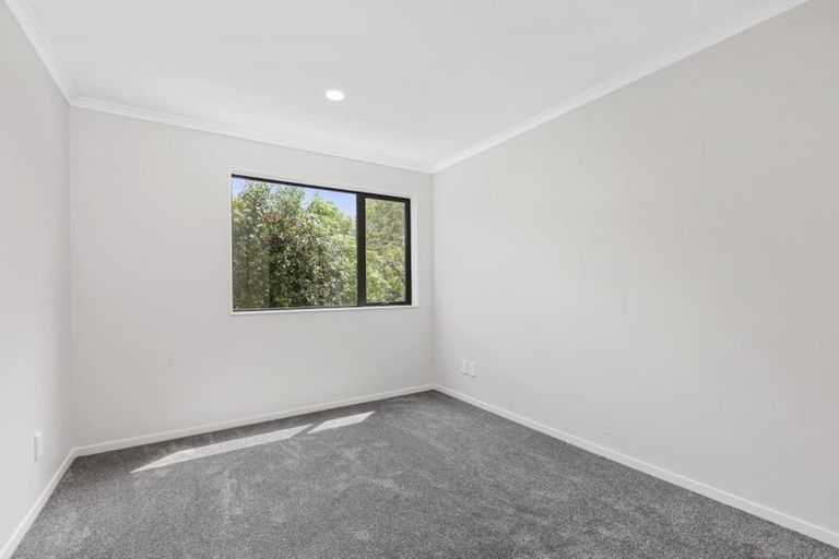 Photo of property in 10c Neilon Place, Northcross, Auckland, 0632