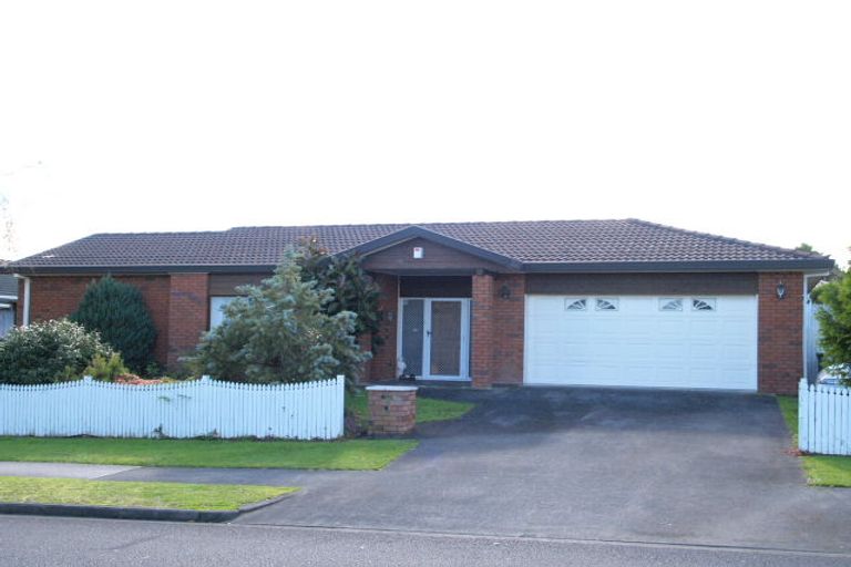 Photo of property in 9 West Fairway, Golflands, Auckland, 2013