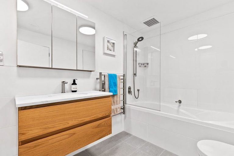 Photo of property in 77 Parkside Drive, Orewa, 0931