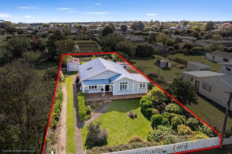 Photo of property in 11 Bear Street, Waverley, 4510