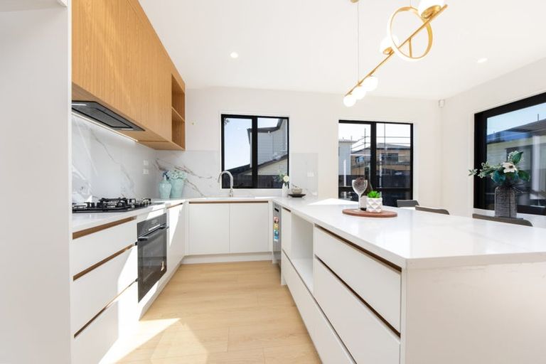 Photo of property in 3a Pendlebury Street, Green Bay, Auckland, 0604