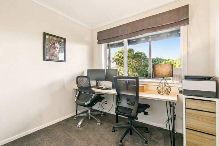 Photo of property in 137 Ruskin Road, Newlands, Wellington, 6037