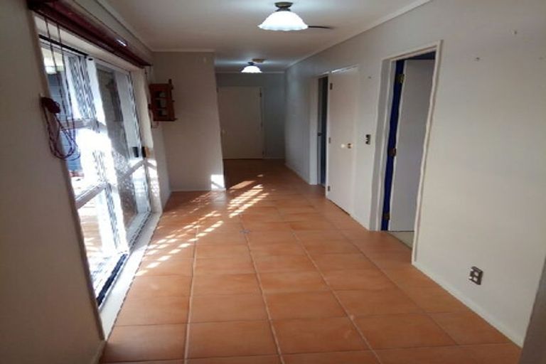 Photo of property in 6 Bass Street, West Harbour, Auckland, 0618