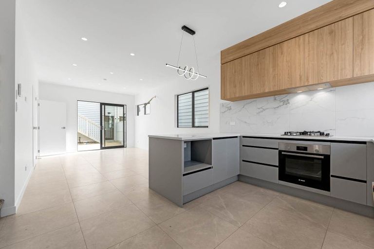 Photo of property in 14 Tukauri Place, Papakura, 2110