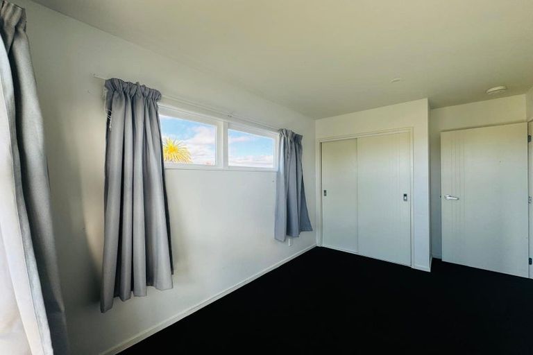 Photo of property in 3/4313 Great North Road, Glendene, Auckland, 0602