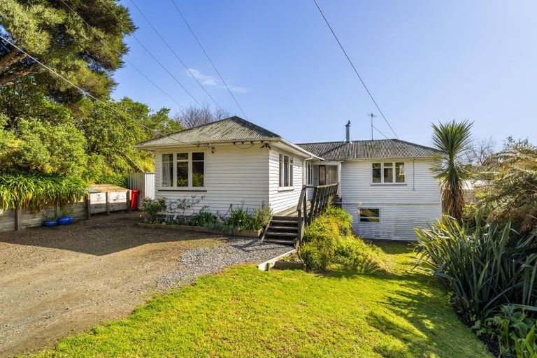 Photo of property in 61 Tiromoana Road, Raumati South, Paraparaumu, 5032