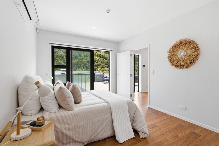 Photo of property in 1 Ara Haewai, Houghton Bay, Wellington, 6023