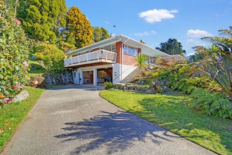 Photo of property in 8 Manahi Avenue, Kawaha Point, Rotorua, 3010