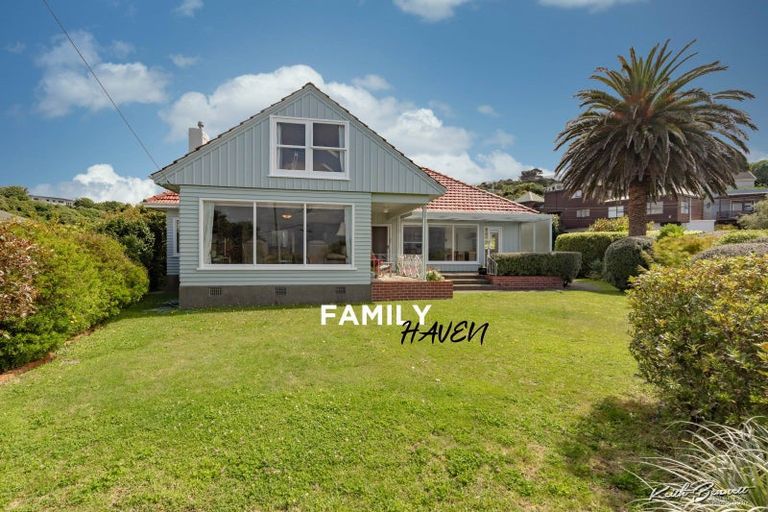 Photo of property in 39 Maungaraki Road, Korokoro, Lower Hutt, 5012