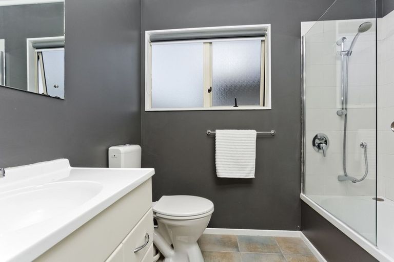 Photo of property in 2/12 Mossop Rise, Glenfield, Auckland, 0629