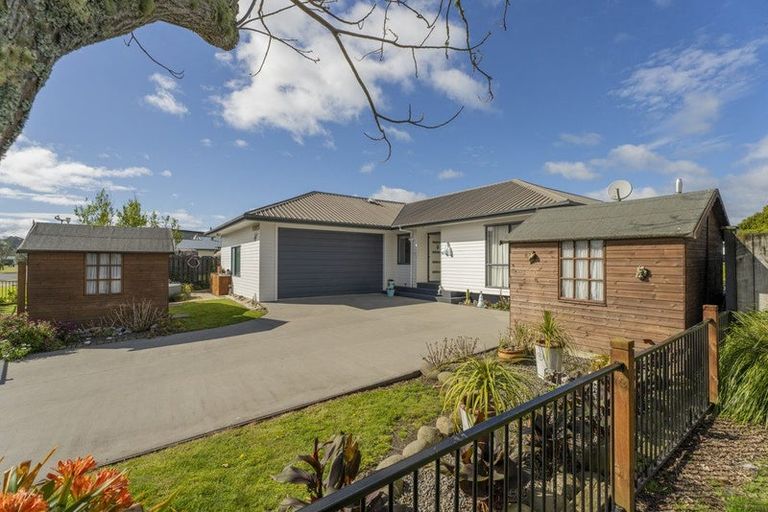 Photo of property in 13 Martin Place, Cooks Beach, Whitianga, 3591