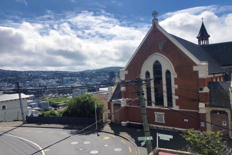 Photo of property in 7/2 Oriental Terrace, Mount Victoria, Wellington, 6011