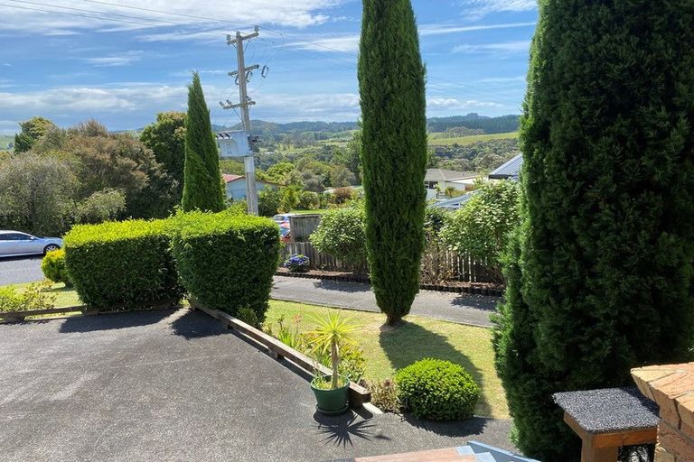 Photo of property in 35 Yorke Road, Haruru, 0204