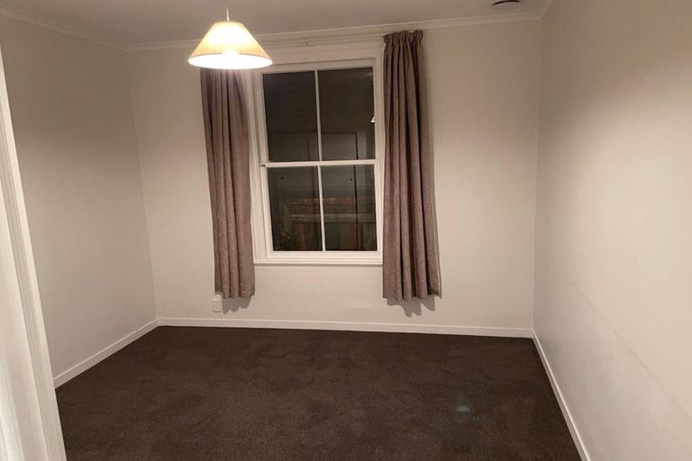 Photo of property in 34 Grove Road, Kelburn, Wellington, 6012