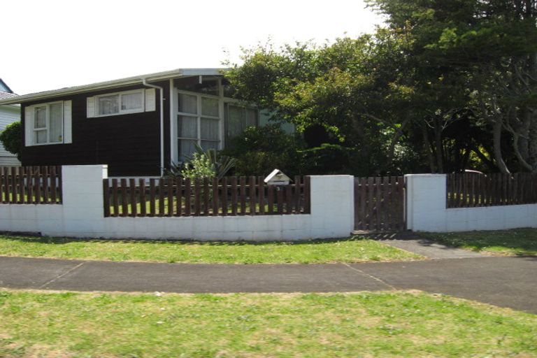 Photo of property in 32 Dunstall Place, Mangere Bridge, Auckland, 2022