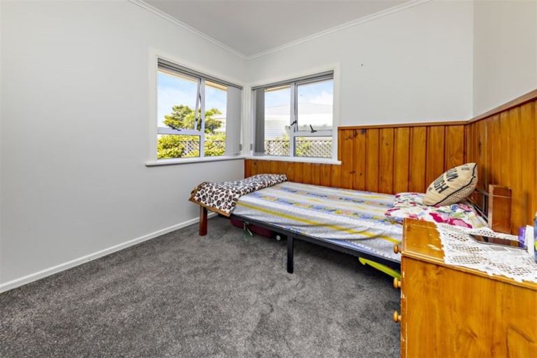 Photo of property in 140 Russell Road, Manurewa, Auckland, 2102
