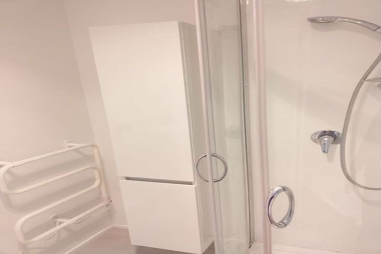 Photo of property in 74 Lynn Road, Bayview, Auckland, 0629