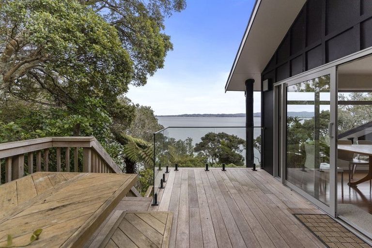 Photo of property in 2/106 Island Bay Road, Beach Haven, Auckland, 0626