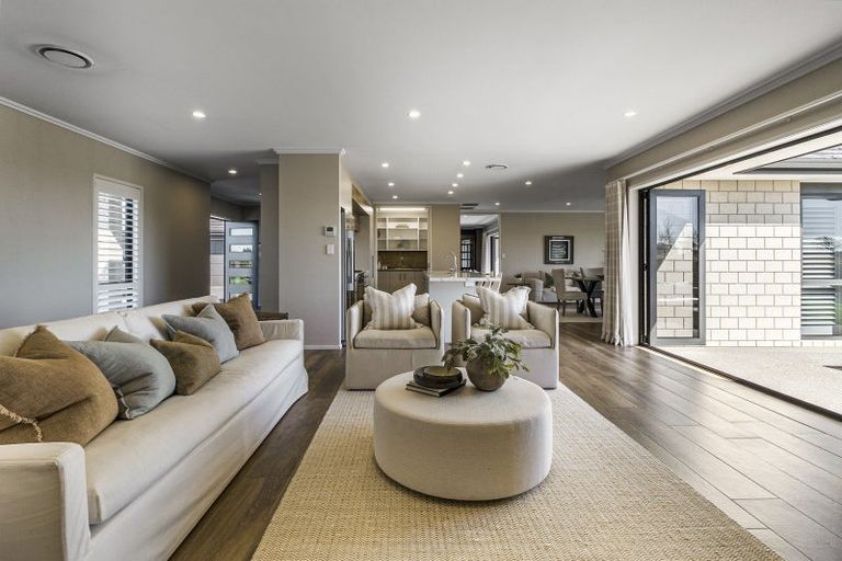 Photo of property in 80 Ewen Place, Karaka, Papakura, 2580