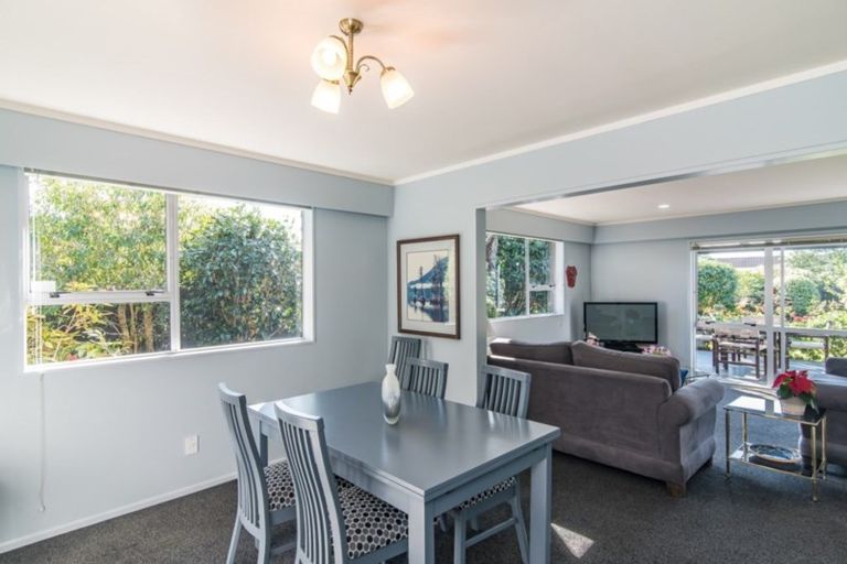 Photo of property in 3 Rewarewa Crescent, Waikanae, 5036