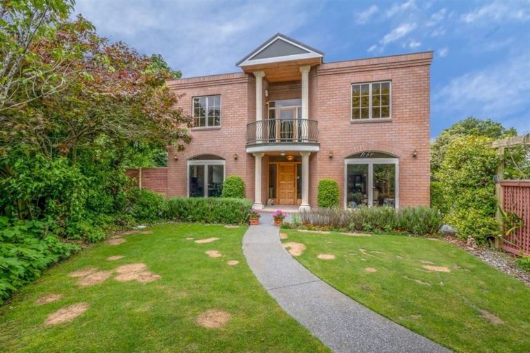 Photo of property in 12 Harlech Mews, Avonhead, Christchurch, 8042