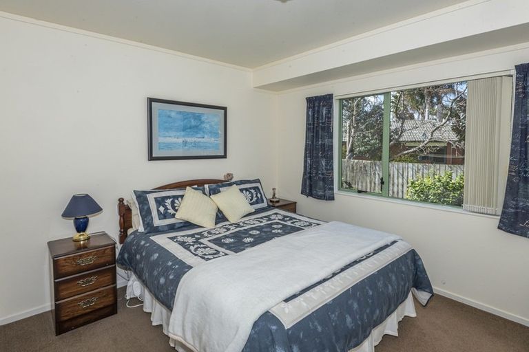 Photo of property in 11 Bermuda Place, One Tree Point, 0118