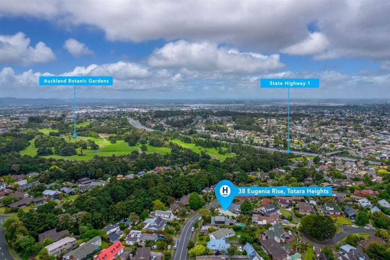 Photo of property in 38 Eugenia Rise, Totara Heights, Auckland, 2105