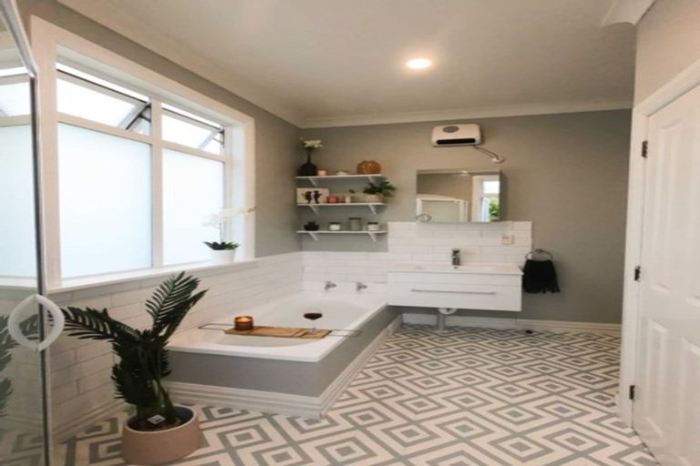 Photo of property in 156 Kings Crescent, Hutt Central, Lower Hutt, 5010