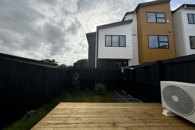 Photo of property in 4/28 Lavelle Road, Henderson, Auckland, 0612