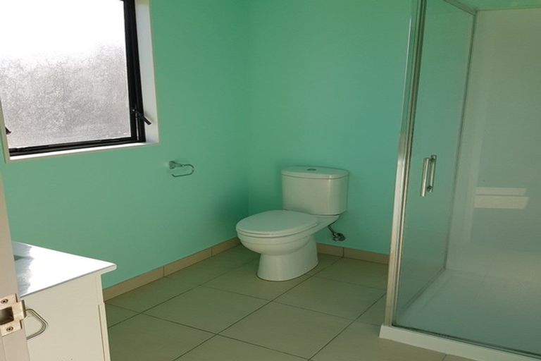 Photo of property in 20 Roto View, One Tree Point, 0118