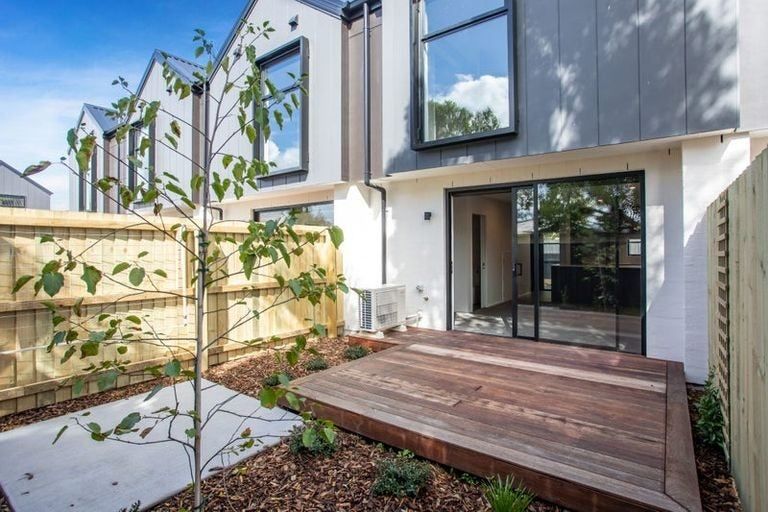 Photo of property in 4/5 Reading Street, Upper Riccarton, Christchurch, 8041