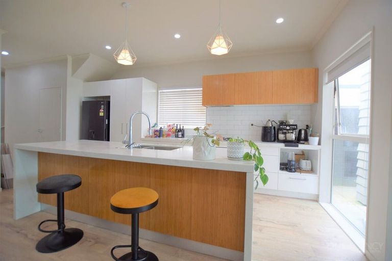 Photo of property in 25 Lili Chen Way, Mangere Bridge, Auckland, 2022