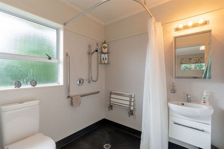 Photo of property in 16 Easton Way, Levin, 5510