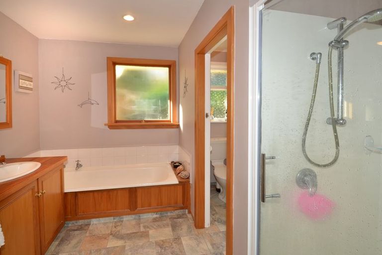 Photo of property in 29 Bayne Terrace, Macandrew Bay, Dunedin, 9014