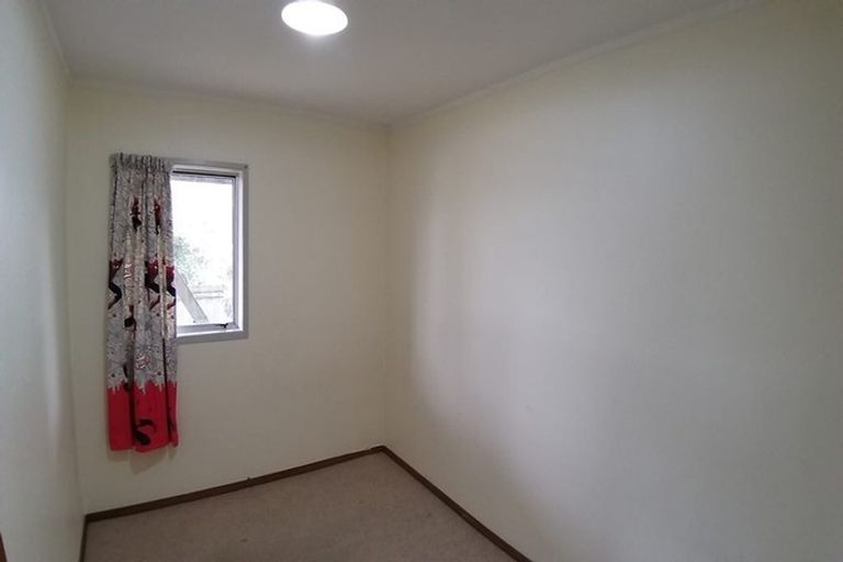 Photo of property in 19 St Catherine Crescent, West Harbour, Auckland, 0618
