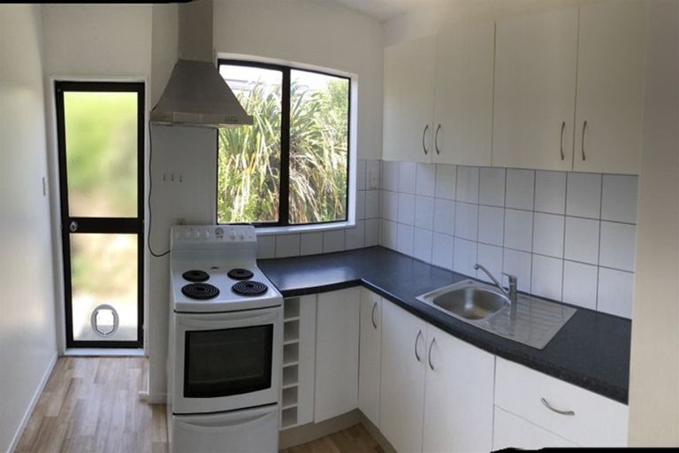 Photo of property in 33b Sunhaven Drive, Newlands, Wellington, 6037