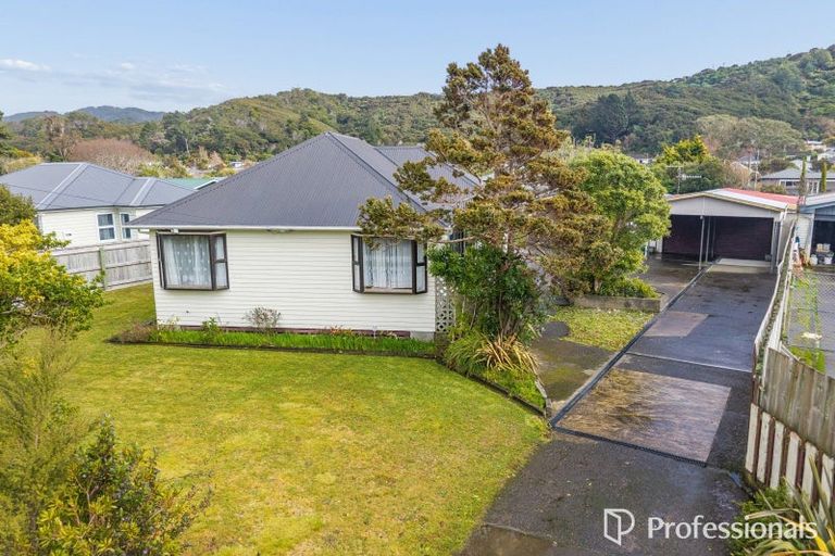 Photo of property in 33 Donnelley Drive, Wainuiomata, Lower Hutt, 5014