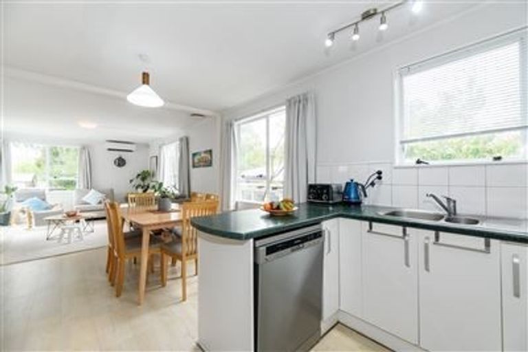 Photo of property in 48 Borich Road, Sunnyvale, Auckland, 0612