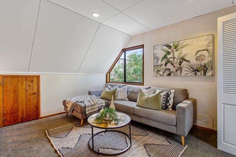 Photo of property in 1/406 East Coast Road, Sunnynook, Auckland, 0630