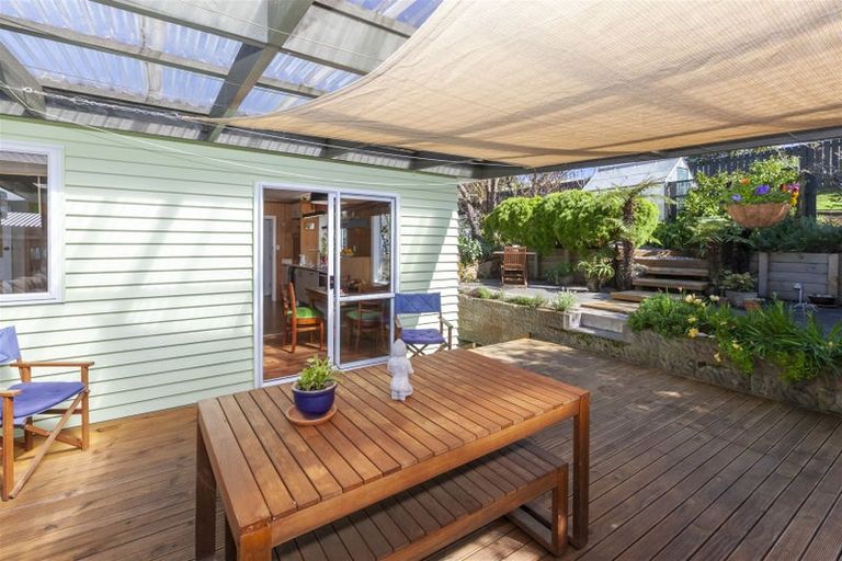 Photo of property in 103 Tilley Road, Paekakariki, 5034