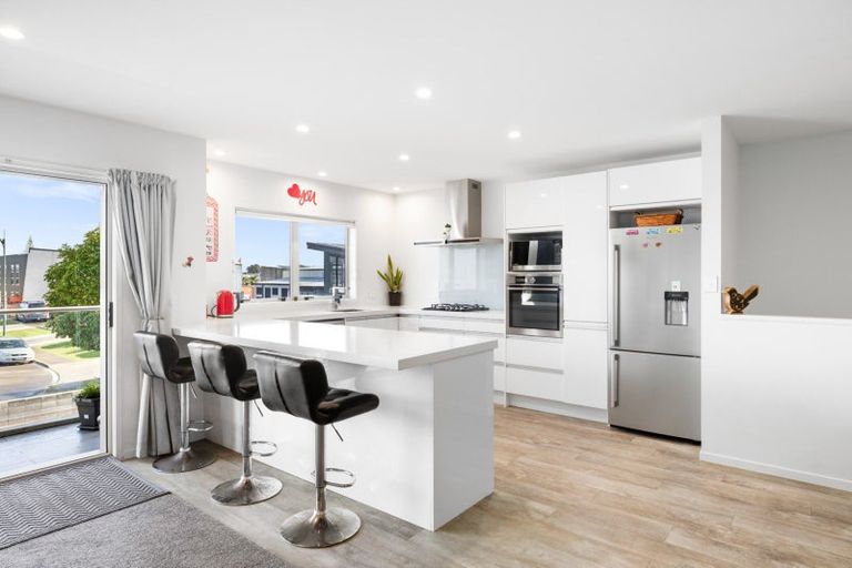 Photo of property in 80b Market Place, Papamoa Beach, Papamoa, 3118