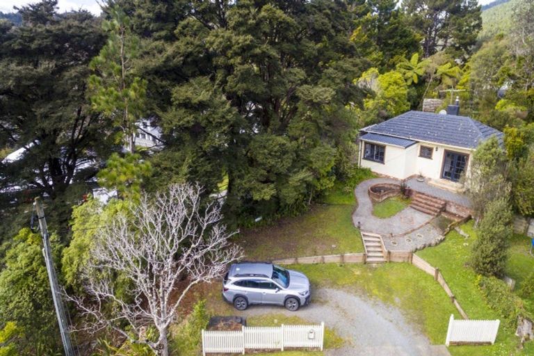 Photo of property in 1 Wyndham Road, Pinehaven, Upper Hutt, 5019
