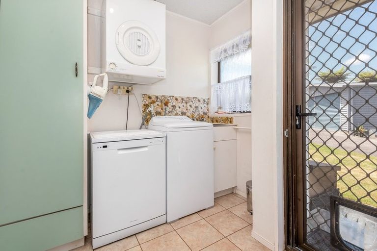 Photo of property in 10 Challen Close, Conifer Grove, Takanini, 2112